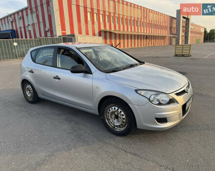 Сірий Хендай i30, об'ємом двигуна 1.6 л та пробігом 268 тис. км за 6000 $, фото 2 на Automoto.ua