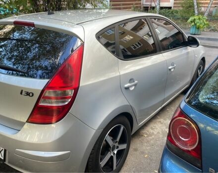 Сірий Хендай i30, об'ємом двигуна 1.4 л та пробігом 250 тис. км за 5500 $, фото 8 на Automoto.ua