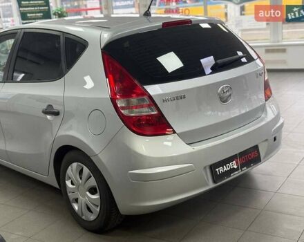 Серый Хендай i30, объемом двигателя 1.4 л и пробегом 202 тыс. км за 5990 $, фото 12 на Automoto.ua