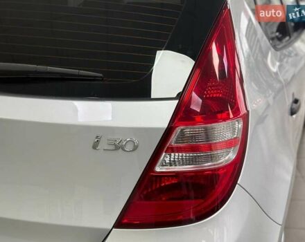 Серый Хендай i30, объемом двигателя 1.4 л и пробегом 202 тыс. км за 5990 $, фото 9 на Automoto.ua