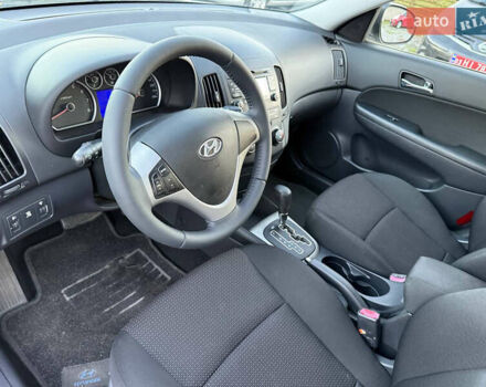 Серый Хендай i30, объемом двигателя 1.6 л и пробегом 235 тыс. км за 7999 $, фото 12 на Automoto.ua