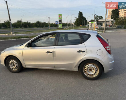 Сірий Хендай i30, об'ємом двигуна 1.6 л та пробігом 268 тис. км за 6000 $, фото 3 на Automoto.ua