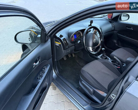 Хендай i30 2009 в Тернополе на Automoto.ua Серый Хендай i30, объемом двигателя 1.59 л и пробегом 240 тыс. км за 7000 $, фото 9 на Automoto.ua