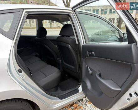 Серый Хендай i30, объемом двигателя 1.4 л и пробегом 218 тыс. км за 5950 $, фото 7 на Automoto.ua