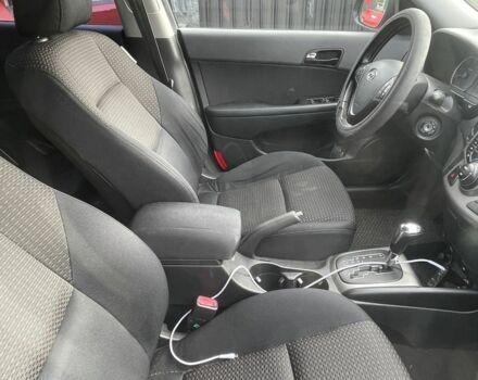Серый Хендай i30, объемом двигателя 1.6 л и пробегом 280 тыс. км за 4500 $, фото 5 на Automoto.ua