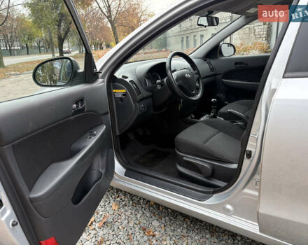 Серый Хендай i30, объемом двигателя 1.4 л и пробегом 218 тыс. км за 5950 $, фото 4 на Automoto.ua