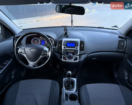 Хендай i30 2009 в Тернополе на Automoto.ua Серый Хендай i30, объемом двигателя 1.59 л и пробегом 240 тыс. км за 7000 $, фото 15 на Automoto.ua