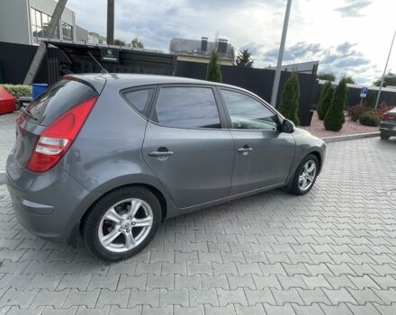 Серый Хендай i30, объемом двигателя 1.6 л и пробегом 280 тыс. км за 4500 $, фото 4 на Automoto.ua