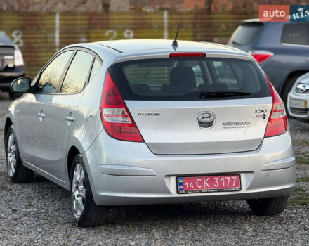 Серый Хендай i30, объемом двигателя 1.6 л и пробегом 235 тыс. км за 7999 $, фото 3 на Automoto.ua