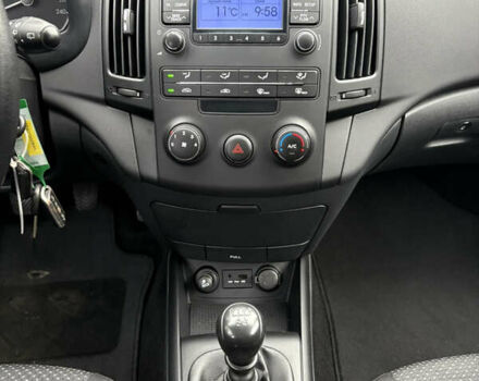 Серый Хендай i30, объемом двигателя 1.4 л и пробегом 218 тыс. км за 5950 $, фото 10 на Automoto.ua