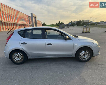 Сірий Хендай i30, об'ємом двигуна 1.6 л та пробігом 268 тис. км за 6000 $, фото 5 на Automoto.ua