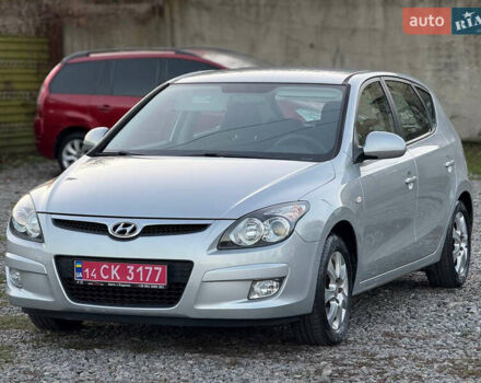 Серый Хендай i30, объемом двигателя 1.6 л и пробегом 235 тыс. км за 7999 $, фото 2 на Automoto.ua