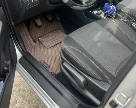 Сірий Хендай i30, об'ємом двигуна 1.4 л та пробігом 250 тис. км за 5500 $, фото 4 на Automoto.ua