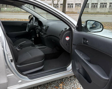 Серый Хендай i30, объемом двигателя 1.4 л и пробегом 218 тыс. км за 5950 $, фото 6 на Automoto.ua