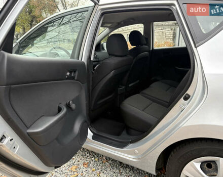 Серый Хендай i30, объемом двигателя 1.4 л и пробегом 218 тыс. км за 5950 $, фото 5 на Automoto.ua