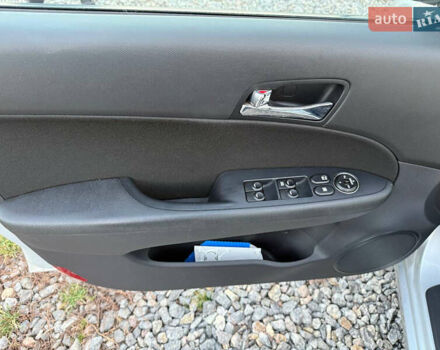 Серый Хендай i30, объемом двигателя 1.6 л и пробегом 235 тыс. км за 7999 $, фото 13 на Automoto.ua