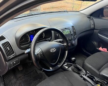 Серый Хендай i30, объемом двигателя 1.4 л и пробегом 242 тыс. км за 4700 $, фото 4 на Automoto.ua