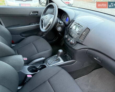Серый Хендай i30, объемом двигателя 1.6 л и пробегом 235 тыс. км за 7999 $, фото 18 на Automoto.ua