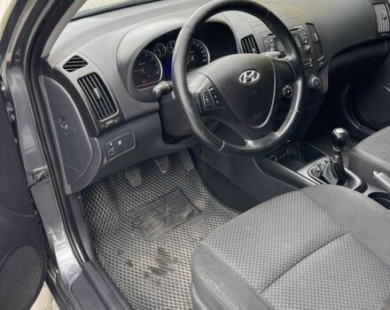Сірий Хендай i30, об'ємом двигуна 1.4 л та пробігом 242 тис. км за 4500 $, фото 10 на Automoto.ua