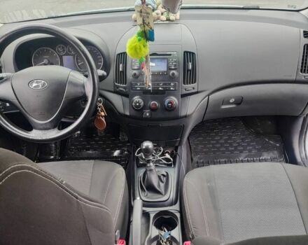 Серый Хендай i30, объемом двигателя 1.4 л и пробегом 200 тыс. км за 5300 $, фото 3 на Automoto.ua