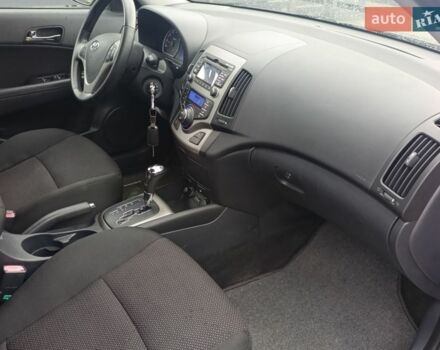 Серый Хендай i30, объемом двигателя 1.6 л и пробегом 244 тыс. км за 8700 $, фото 11 на Automoto.ua