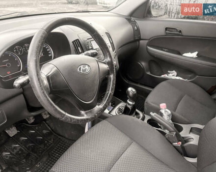 Серый Хендай i30, объемом двигателя 1.58 л и пробегом 290 тыс. км за 6600 $, фото 11 на Automoto.ua