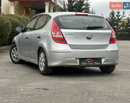 Серый Хендай i30, объемом двигателя 1.4 л и пробегом 126 тыс. км за 7400 $, фото 7 на Automoto.ua