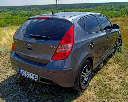 Сірий Хендай i30, об'ємом двигуна 1.4 л та пробігом 176 тис. км за 6600 $, фото 2 на Automoto.ua