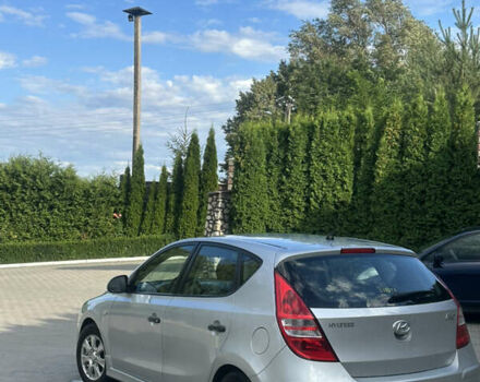 Сірий Хендай i30, об'ємом двигуна 1.4 л та пробігом 125 тис. км за 6950 $, фото 5 на Automoto.ua