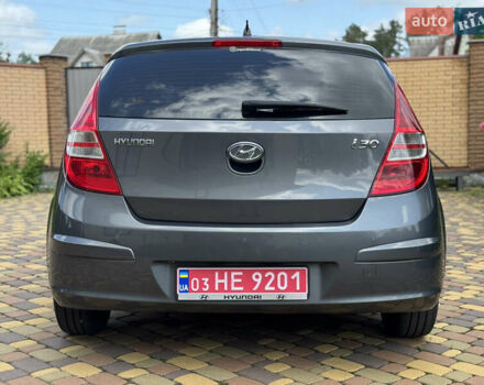 Серый Хендай i30, объемом двигателя 1.6 л и пробегом 172 тыс. км за 9300 $, фото 2 на Automoto.ua