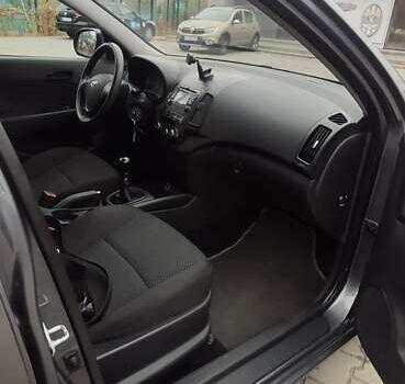 Серый Хендай i30, объемом двигателя 1.4 л и пробегом 162 тыс. км за 7000 $, фото 3 на Automoto.ua