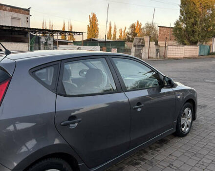 Серый Хендай i30, объемом двигателя 1.4 л и пробегом 222 тыс. км за 6000 $, фото 4 на Automoto.ua