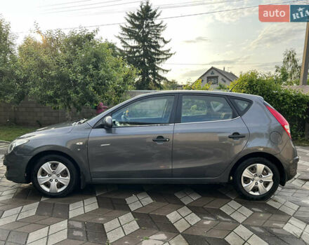 Серый Хендай i30, объемом двигателя 1.6 л и пробегом 162 тыс. км за 7500 $, фото 6 на Automoto.ua