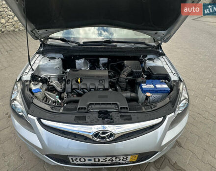 Сірий Хендай i30, об'ємом двигуна 1.4 л та пробігом 125 тис. км за 6950 $, фото 16 на Automoto.ua