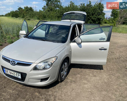 Серый Хендай i30, объемом двигателя 1.58 л и пробегом 199 тыс. км за 6650 $, фото 3 на Automoto.ua