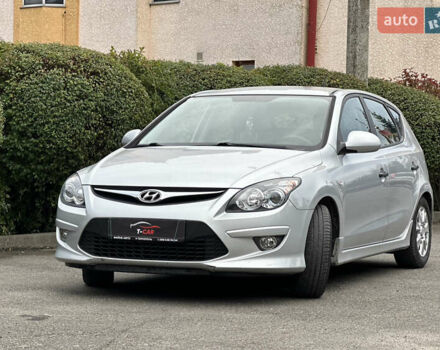 Серый Хендай i30, объемом двигателя 1.4 л и пробегом 126 тыс. км за 7400 $, фото 4 на Automoto.ua