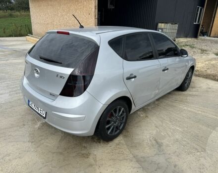 Серый Хендай i30, объемом двигателя 1.6 л и пробегом 199 тыс. км за 3500 $, фото 3 на Automoto.ua