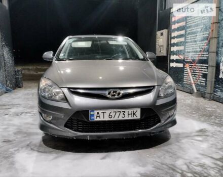 Серый Хендай i30, объемом двигателя 1.58 л и пробегом 274 тыс. км за 5400 $, фото 1 на Automoto.ua