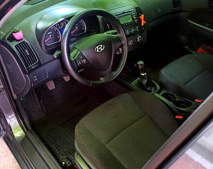 Сірий Хендай i30, об'ємом двигуна 1.4 л та пробігом 176 тис. км за 6600 $, фото 5 на Automoto.ua