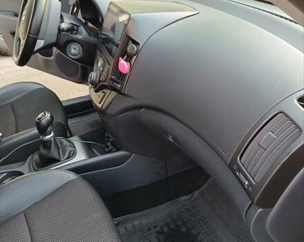 Серый Хендай i30, объемом двигателя 1.4 л и пробегом 178 тыс. км за 7400 $, фото 41 на Automoto.ua