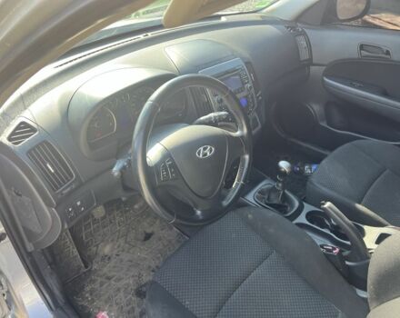 Серый Хендай i30, объемом двигателя 1.6 л и пробегом 199 тыс. км за 3500 $, фото 5 на Automoto.ua