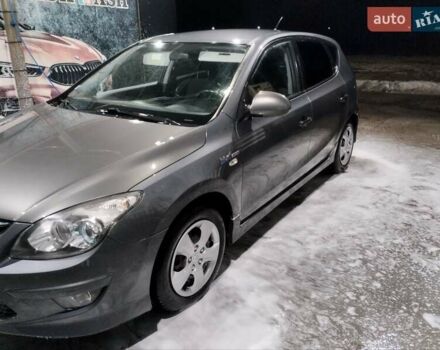 Серый Хендай i30, объемом двигателя 1.58 л и пробегом 274 тыс. км за 5400 $, фото 2 на Automoto.ua