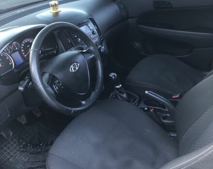 Серый Хендай i30, объемом двигателя 1.6 л и пробегом 280 тыс. км за 6000 $, фото 8 на Automoto.ua