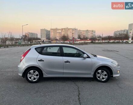 Серый Хендай i30, объемом двигателя 1.4 л и пробегом 178 тыс. км за 8000 $, фото 3 на Automoto.ua