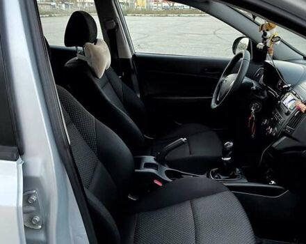 Серый Хендай i30, объемом двигателя 1.4 л и пробегом 178 тыс. км за 8000 $, фото 12 на Automoto.ua