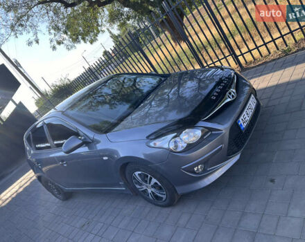Серый Хендай i30, объемом двигателя 1.6 л и пробегом 184 тыс. км за 7500 $, фото 2 на Automoto.ua