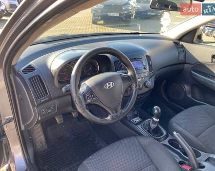 Серый Хендай i30, объемом двигателя 1.59 л и пробегом 269 тыс. км за 6500 $, фото 9 на Automoto.ua