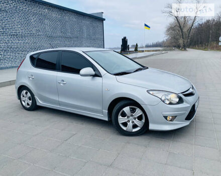 Сірий Хендай i30, об'ємом двигуна 1.58 л та пробігом 235 тис. км за 7200 $, фото 3 на Automoto.ua