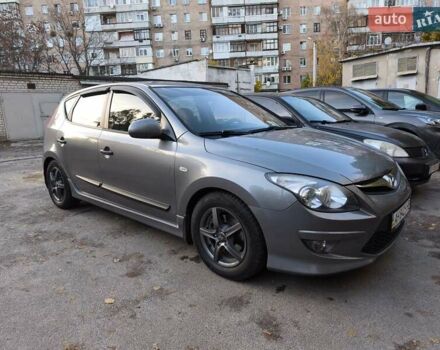 Серый Хендай i30, объемом двигателя 1.4 л и пробегом 161 тыс. км за 6400 $, фото 8 на Automoto.ua