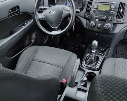 Серый Хендай i30, объемом двигателя 1.4 л и пробегом 175 тыс. км за 6000 $, фото 24 на Automoto.ua